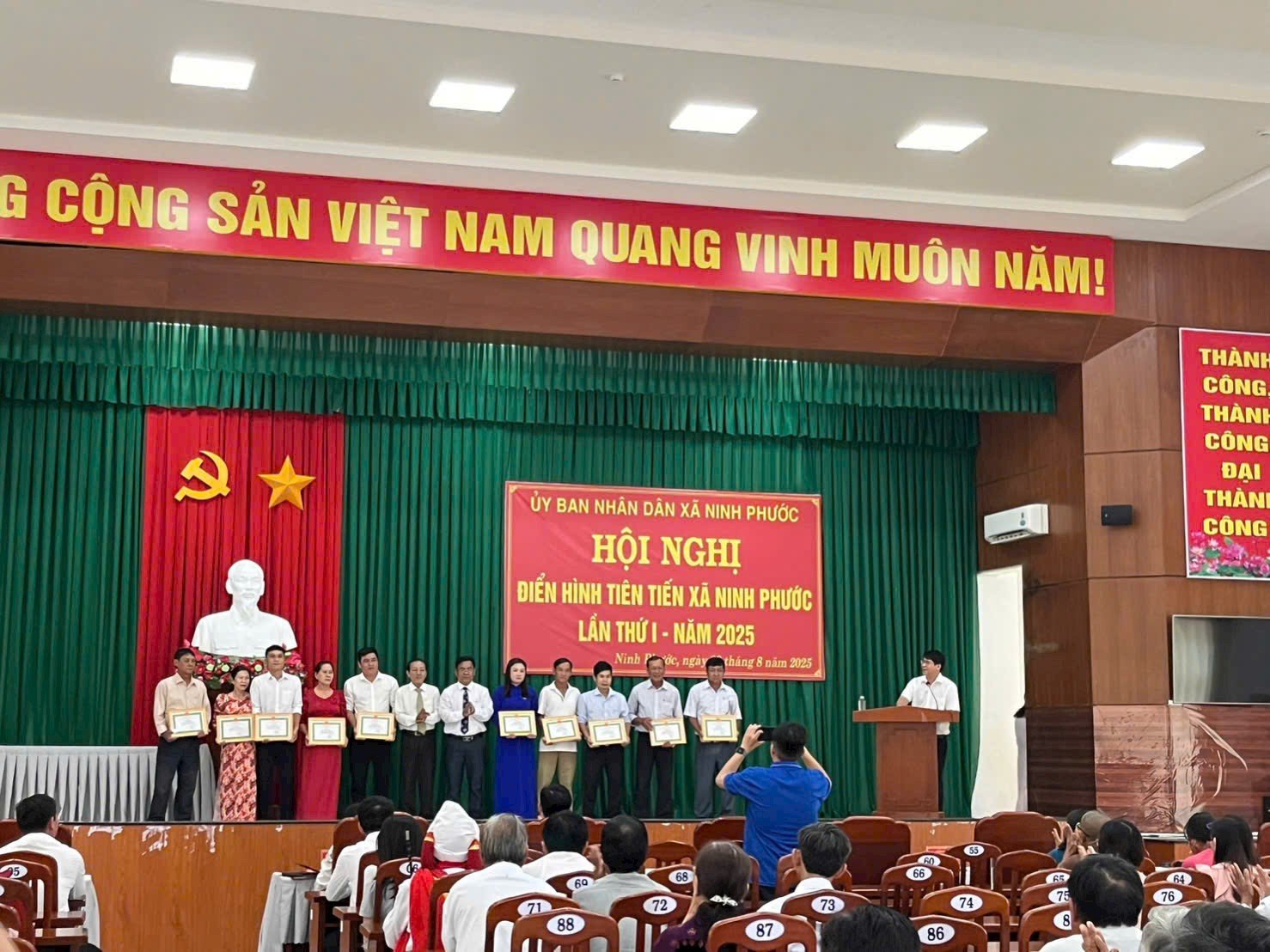 Nông trại Hoàng Yến Vinh Dự Được Tặng Bằng Khen Tại Hội Nghị Điển Hình Tiên Tiến Xã Ninh Phước Lần Thứ I